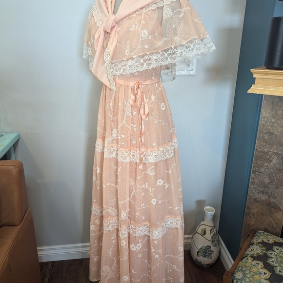 Vintage 1970s Peach & Ivory Prairie, Cottagecore, Maxi Dress & Shawl Sz 6 - Picture 3 of 17